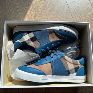 NWT Burberry sneakers EU 35, royal blue plaid